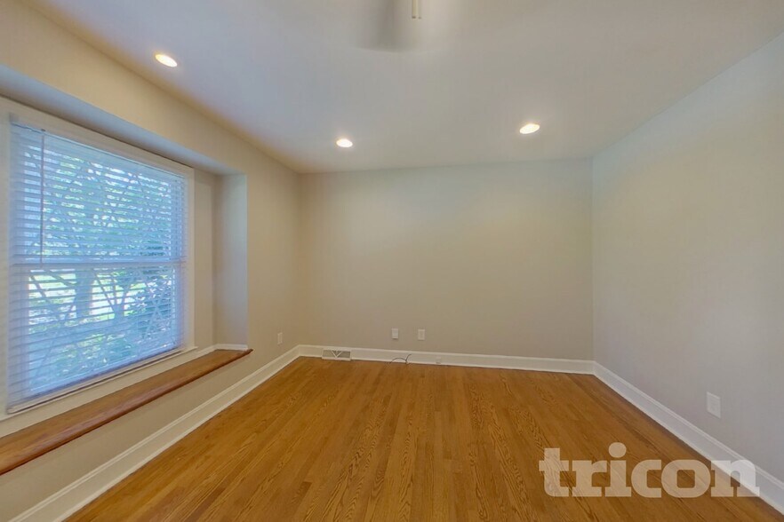 Building Photo - 7133 Starvalley Dr