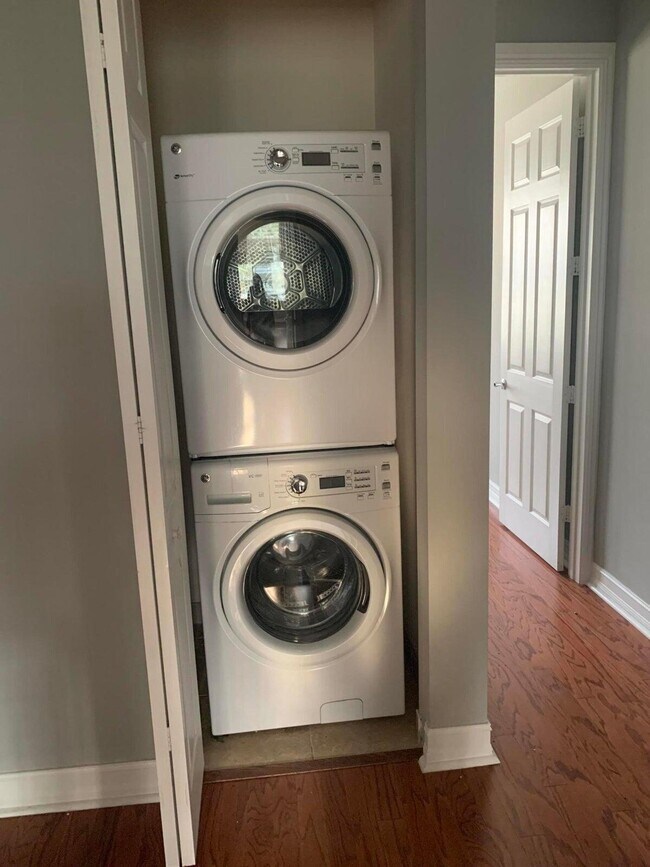 Building Photo - 105 E Coda Cir