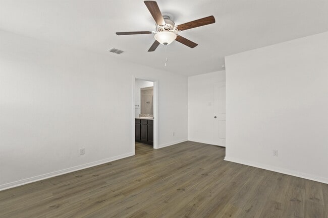 Building Photo - 4414 Banting Cres