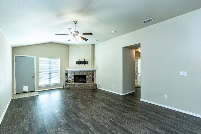 Building Photo - Relax on this front porch!