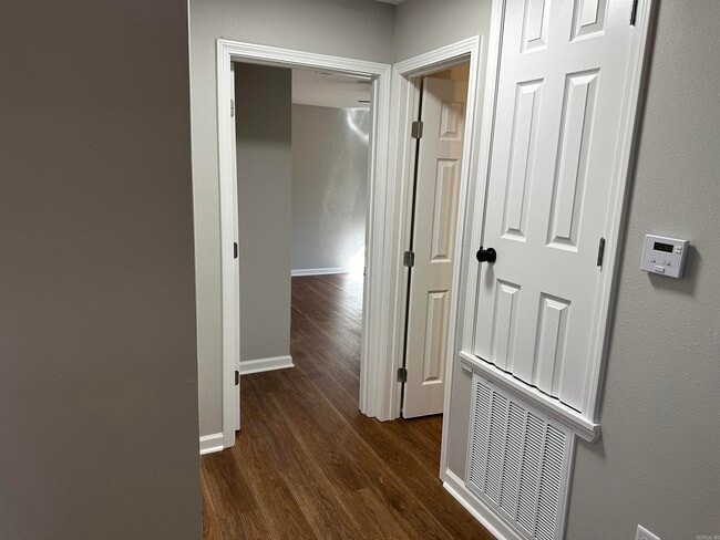 Building Photo - 6 Hiland Pl