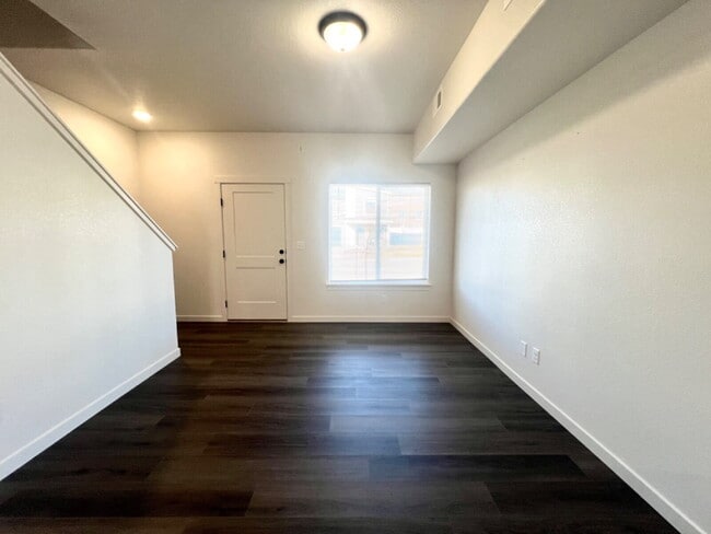 Building Photo - Newer Single Family Home Now Available!