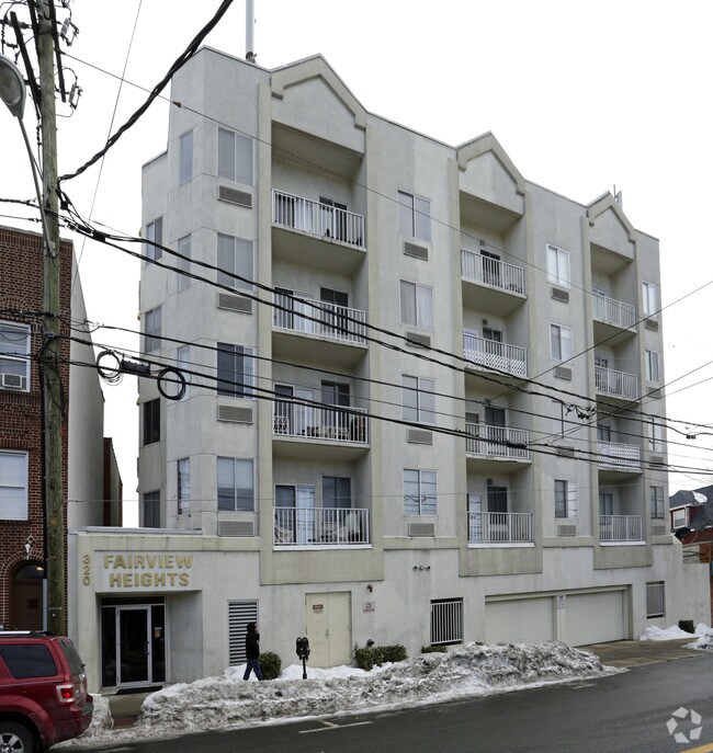 Primary Photo - 320 Anderson Ave