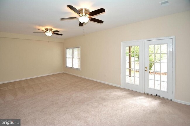 Building Photo - 9425 Van Arsdale Dr