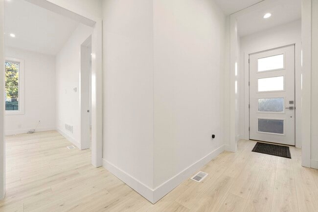 Building Photo - 317 Sherman Ave