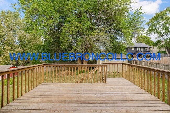 Building Photo - Check out this spacious home with thoughtf...