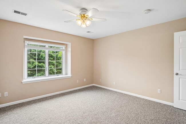 Building Photo - 1819 Brookview Dr