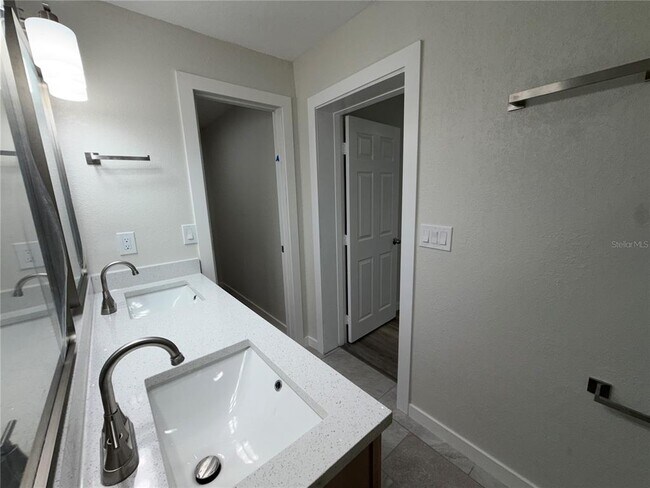Building Photo - 301 Lesesne St