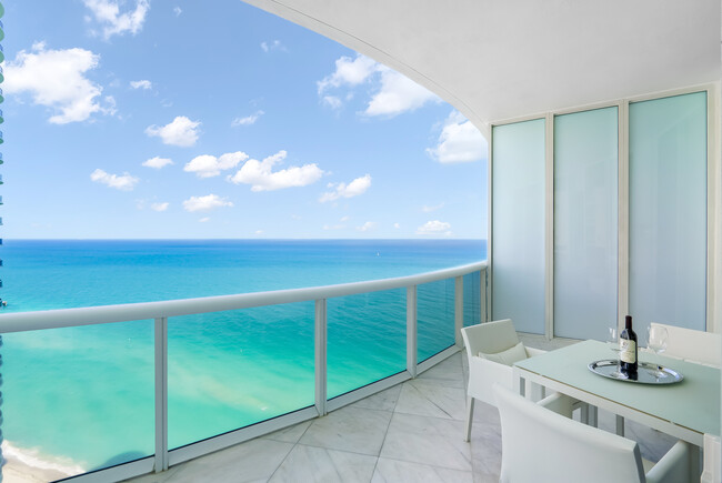 Oceanfront Balcony - 15901 Collins Ave