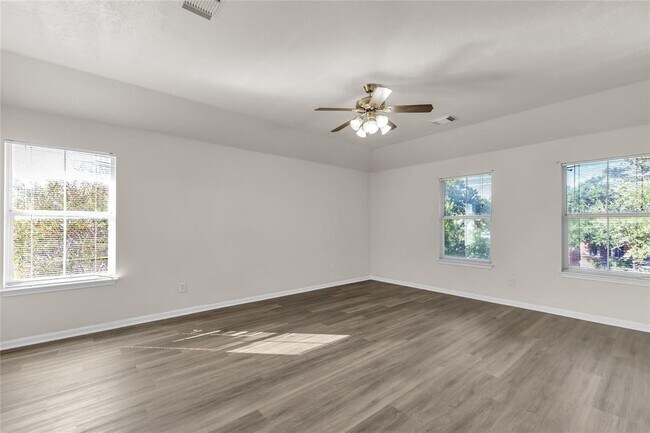 Building Photo - 3733 Eagles Nest St