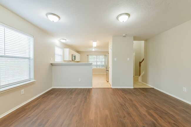 Building Photo - 6030 NW Creek Cir