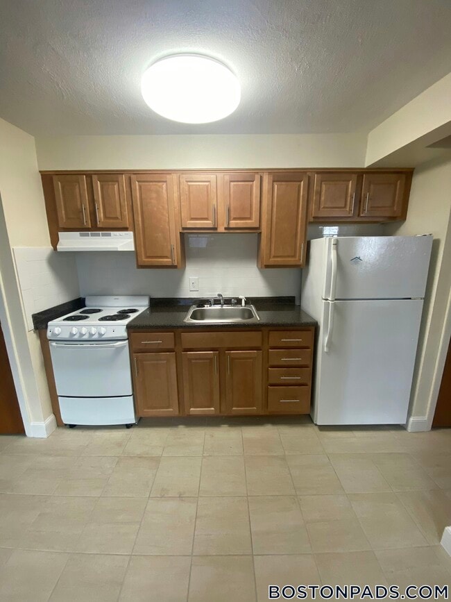 Building Photo - 12 Brattle Dr