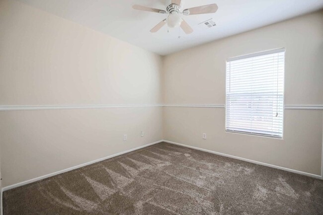 Building Photo - 3 BEDROOM HOME IN HENDERSON!