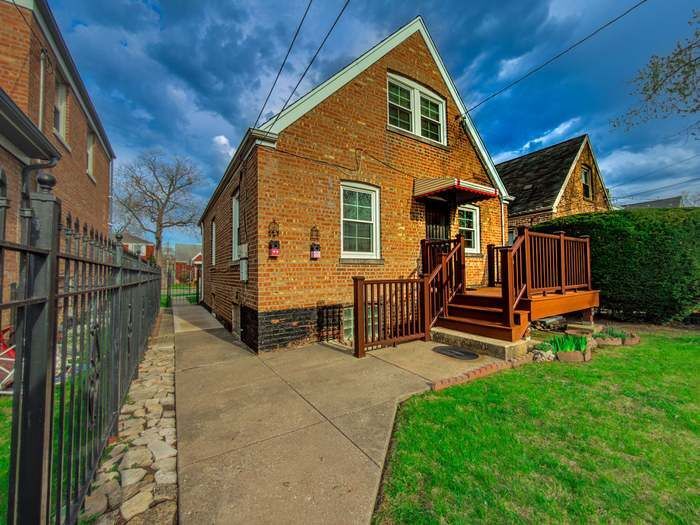 Building Photo - 7328 S Albany Ave