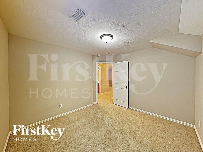Building Photo - 31219 Fountainbrook Park Ln