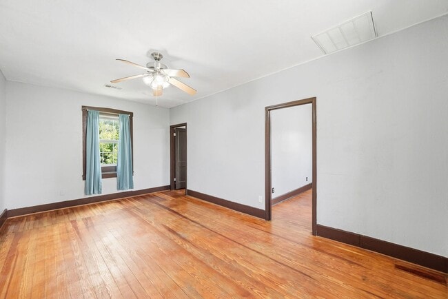 Building Photo - 511 Schirmer St