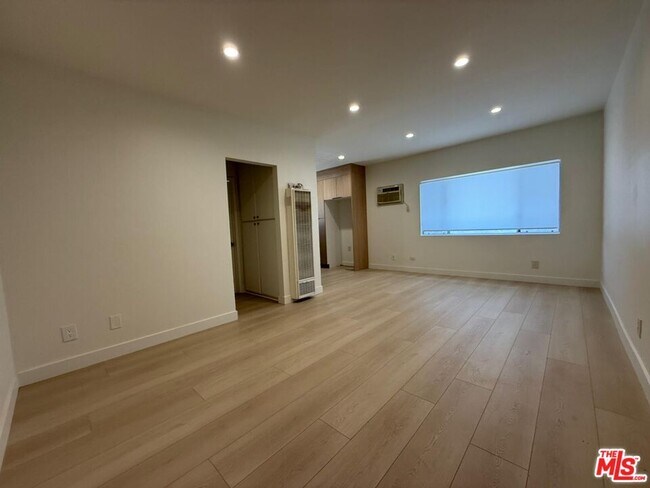 Building Photo - 708 Porter St