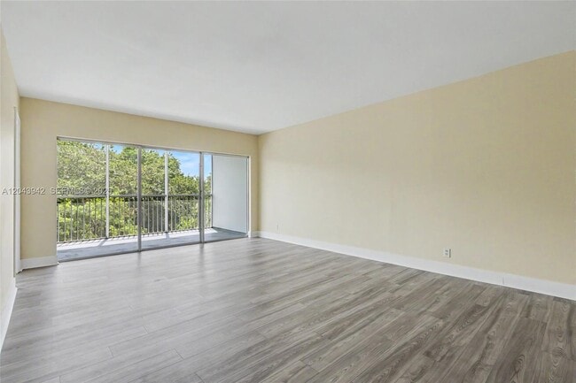 Building Photo - 3250 N Palm Aire Dr
