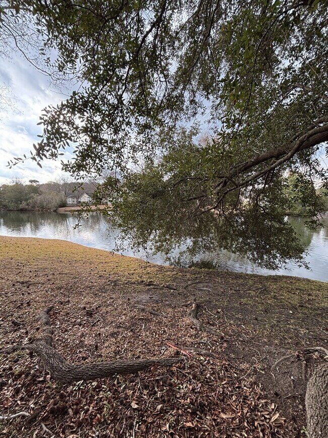 Building Photo - 8483 Yadkin Cir