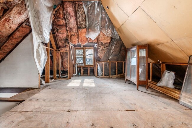 Building Photo - 415 W 5th Ave