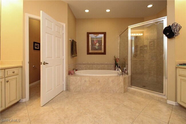 Building Photo - 12240 Toscana Way
