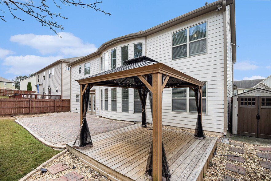 Building Photo - 726 Ivy Chase Loop