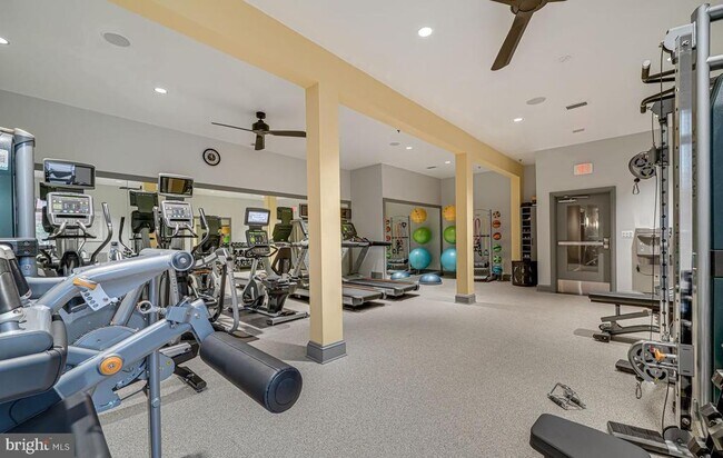 Building Photo - 309 Holland Ln