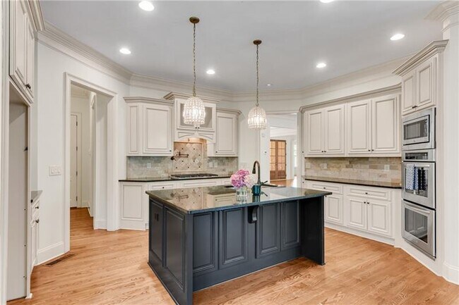 Building Photo - 5861 Yoshino Cherry Ln NE