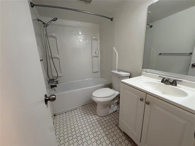 Building Photo - 621 99th Ave N