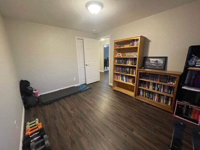 Building Photo - 20422 E Wellesley Ave