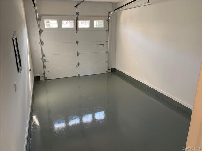 Building Photo - 97 Gainsborg Ave E