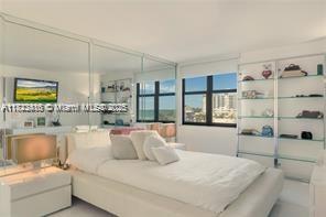 Building Photo - 2555 Collins Ave