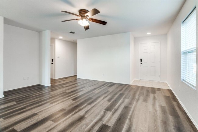 Building Photo - 12713 Kingsgate Dr