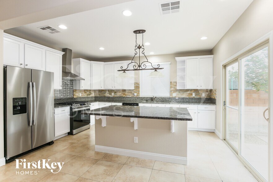 Building Photo - 1525 Eagles Pass Ave