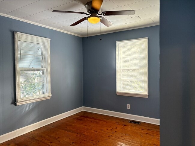 Building Photo - MOVE IN SPECIAL: 3 Bedroom, 1 Bathroom House in Winston-Salem!