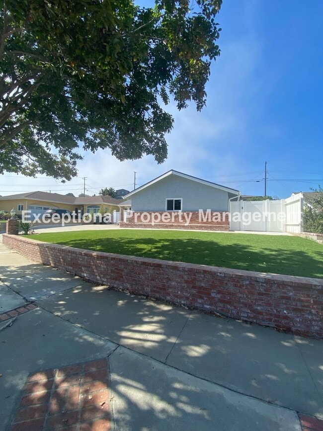 Building Photo - Great 4 bedroom 2 bath single story home