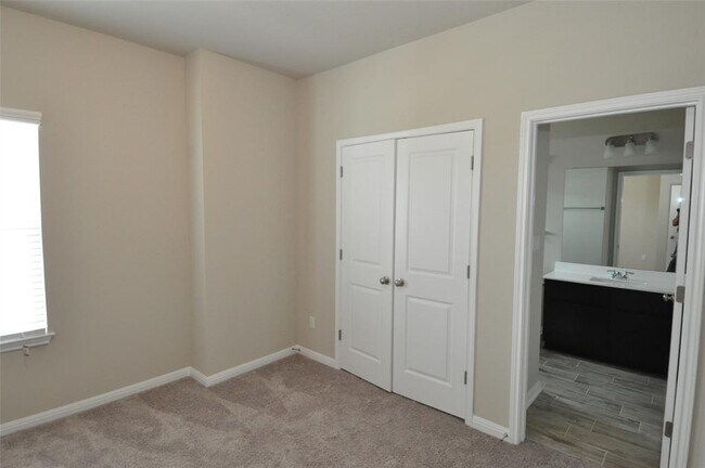 Building Photo - 1621 Bella Dr