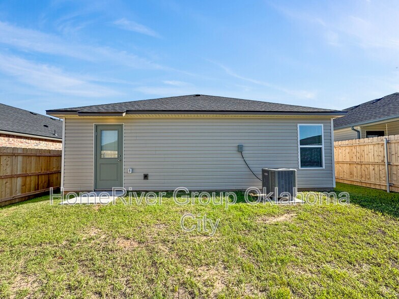 Building Photo - 1224 S Brk Dr