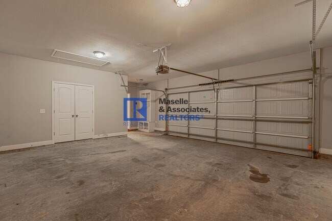 Building Photo - 3 Bed/2 Bath Home in Providence