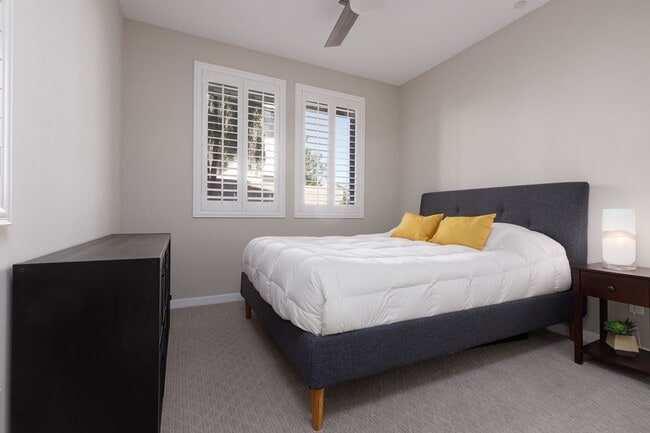 Building Photo - Luxury Summerlin townhome in resort style gated community