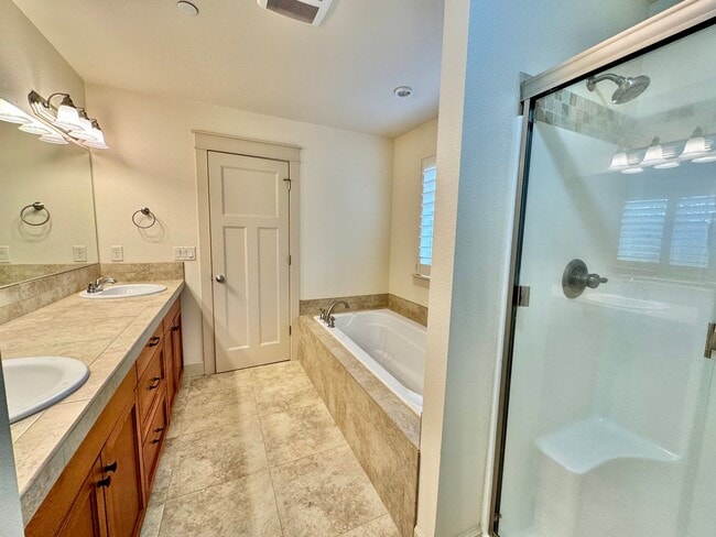 Building Photo - COMING SOON INQUIRE WITHIN- Beautiful 5 bdrm  and master on the main Home in Lacamas Meadows subd...