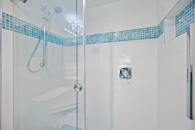 Building Photo - 634 Bird Bay Dr E