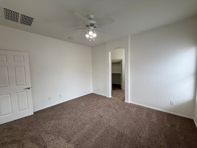 Building Photo - BRAND NEW CARPET 3 Bedroom 2 Bathroom Spacious Floorplan!