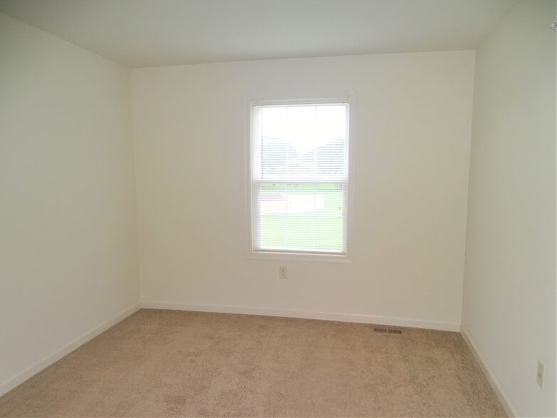 Building Photo - 197 Linda Sue Ln