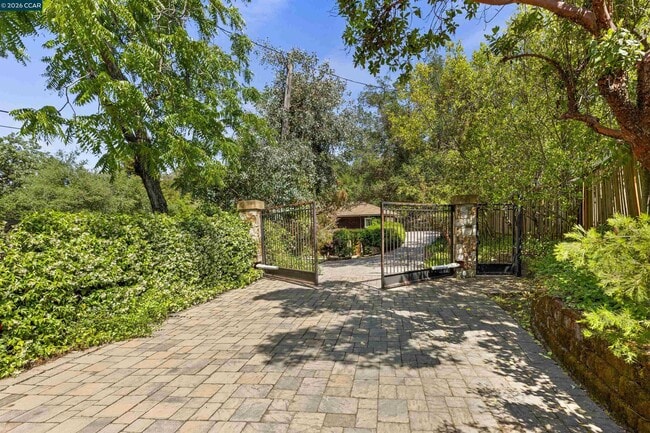 Building Photo - 1754 Reliez Valley Rd