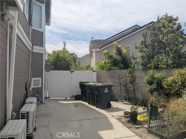 Building Photo - 820 N Justin Pl