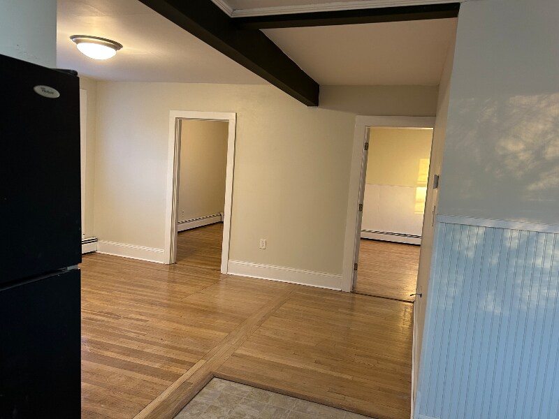 Building Photo - 28 1/2 grove st300 Grv