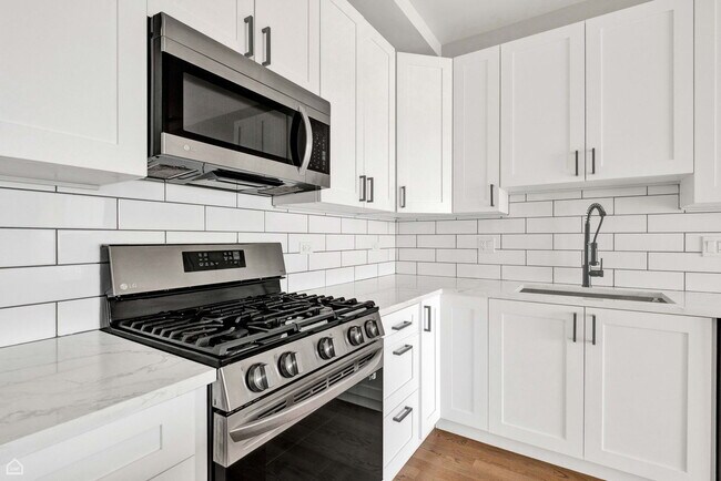 Building Photo - 2817 N 75th Ave