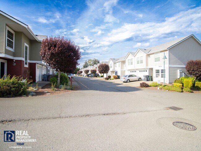 Building Photo - Courtney Ridge Townhome with Garage & Private Patio!