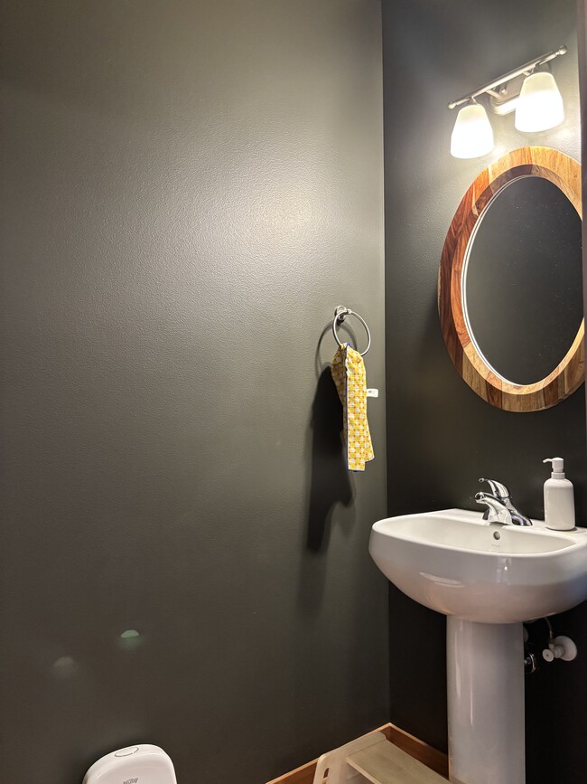 Building Photo - 5619 Brendan Ave